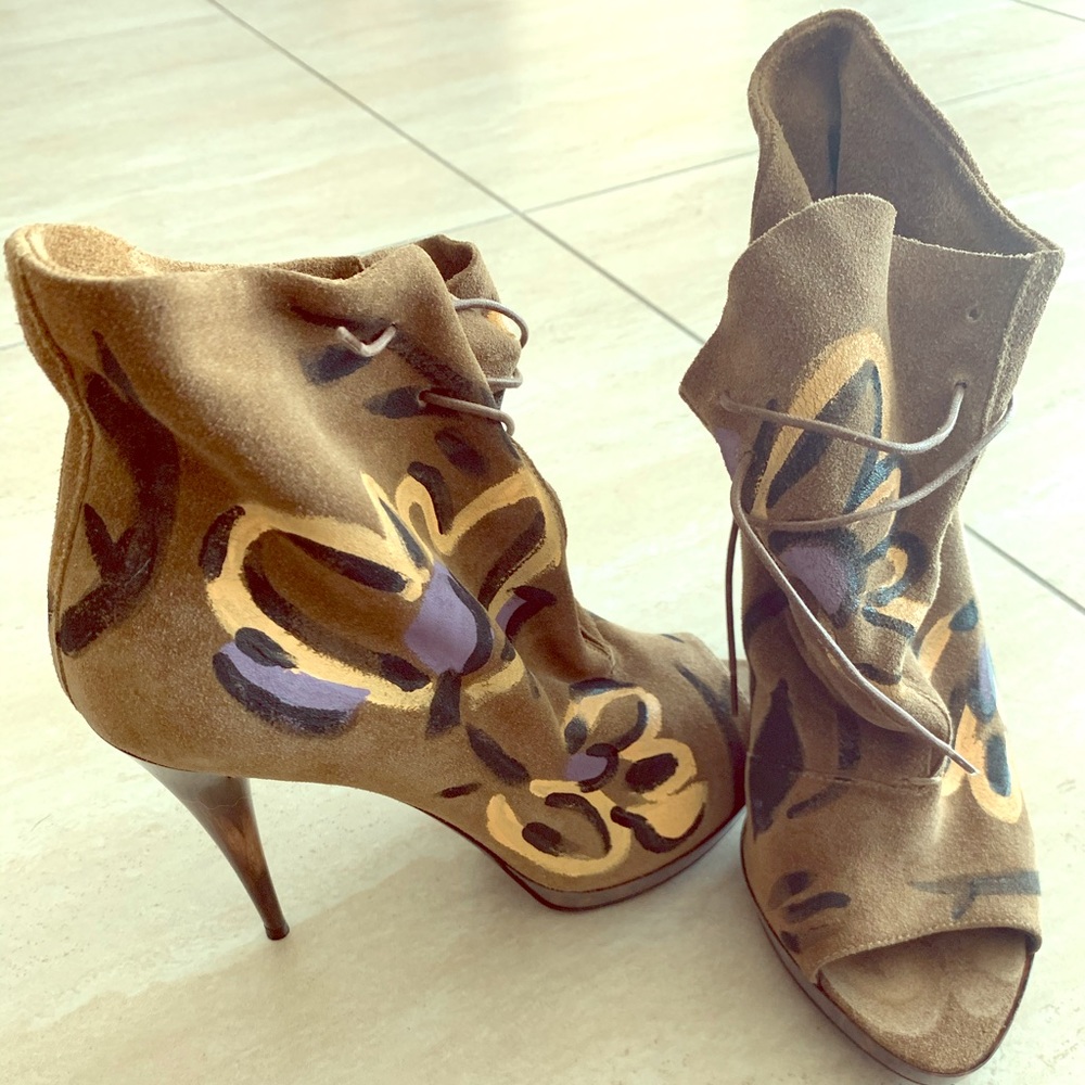 BURBERRY graffiti peep-toe bootie with box Size 37